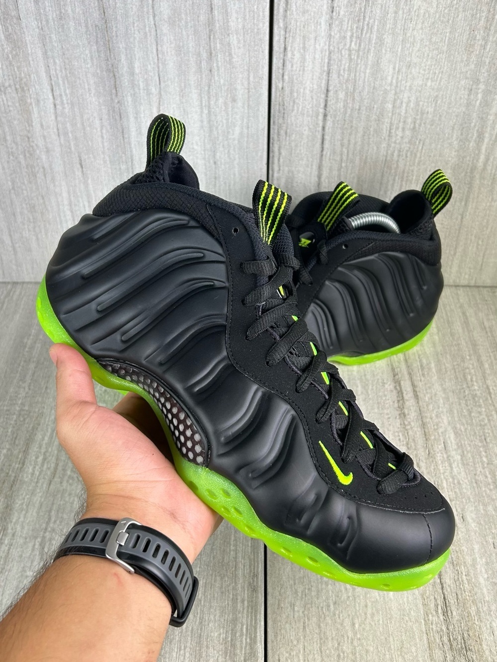 NEW Nike Air Foamposite One Black Volt Green Sneaker hf2902-001 Mens Size 9